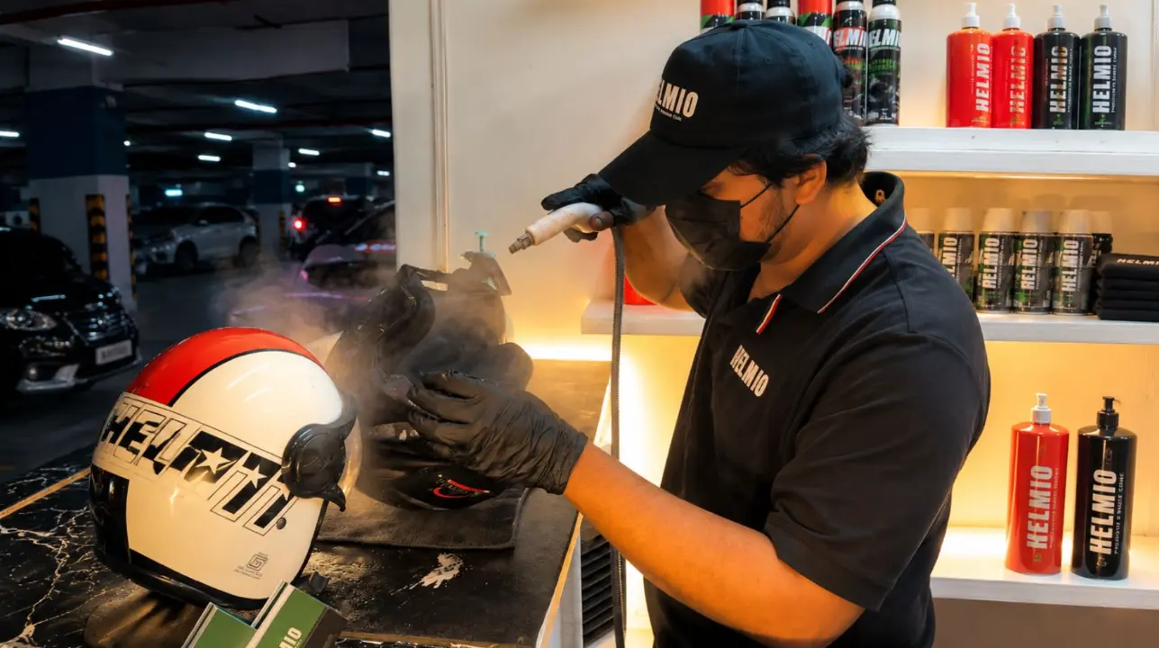 Helmio deep clinical helmet sanitization process including UV and thermal treatment